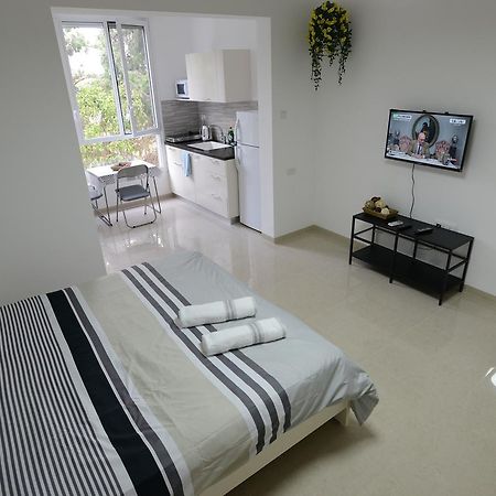 Olga Beach Apartment 28 Haifa Exteriör bild