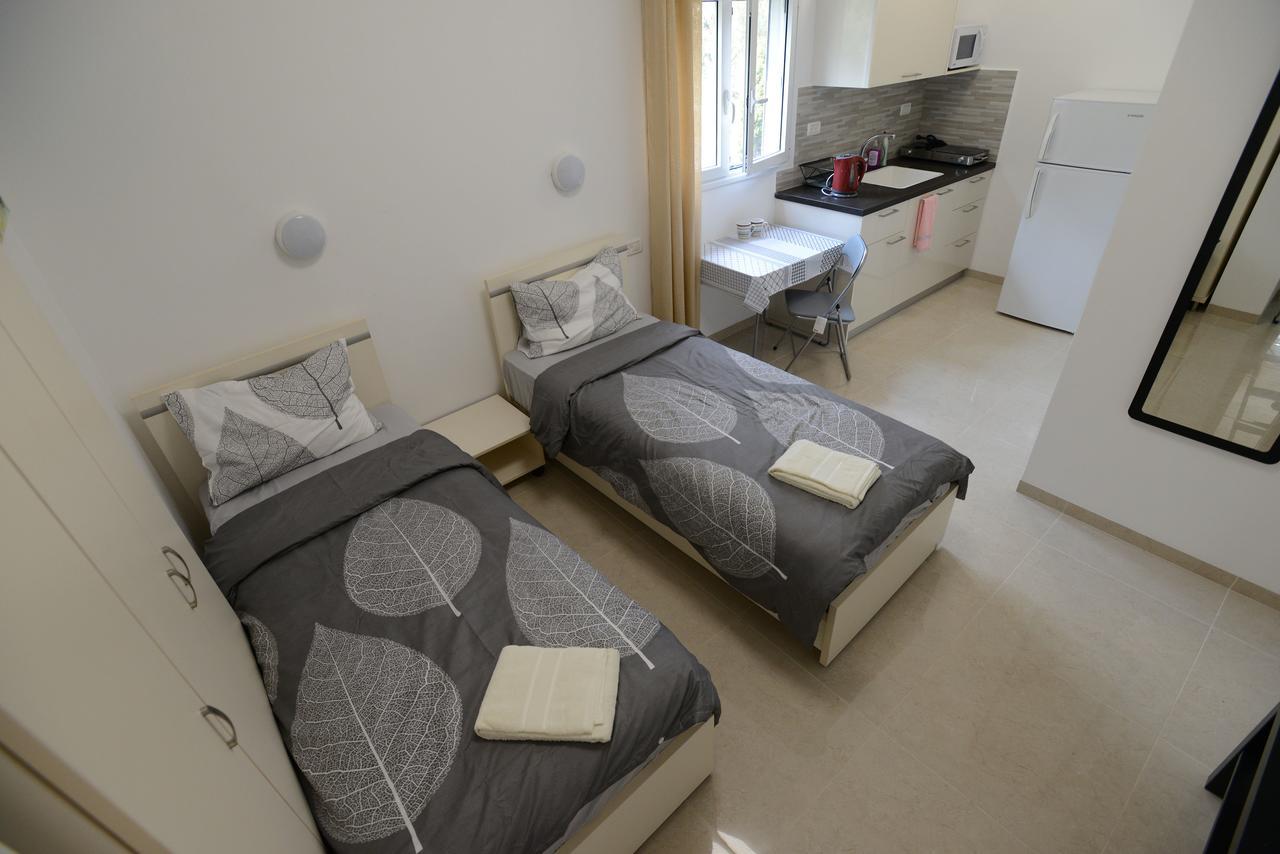 Olga Beach Apartment 28 Haifa Exteriör bild