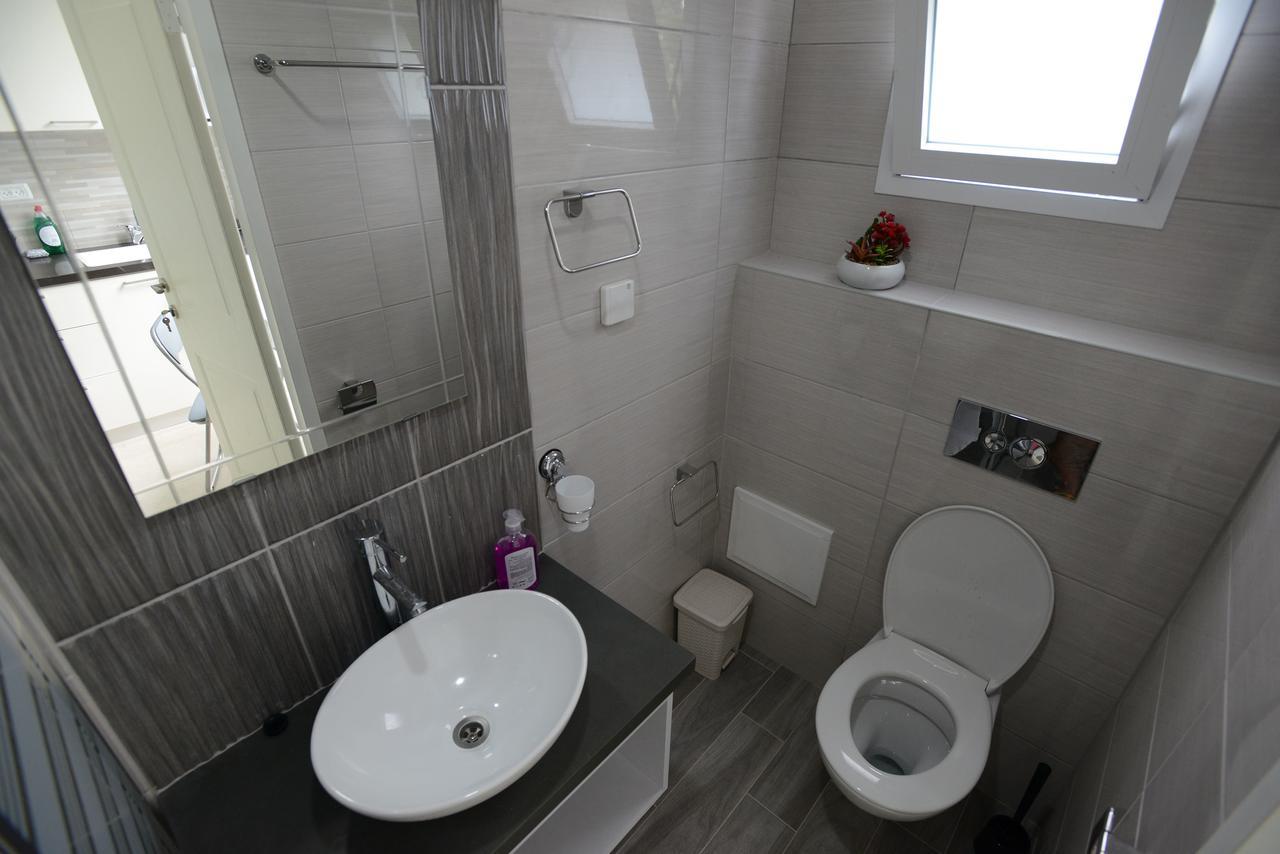 Olga Beach Apartment 28 Haifa Exteriör bild