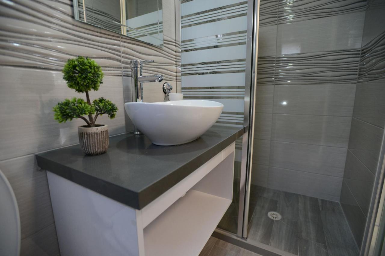Olga Beach Apartment 28 Haifa Exteriör bild